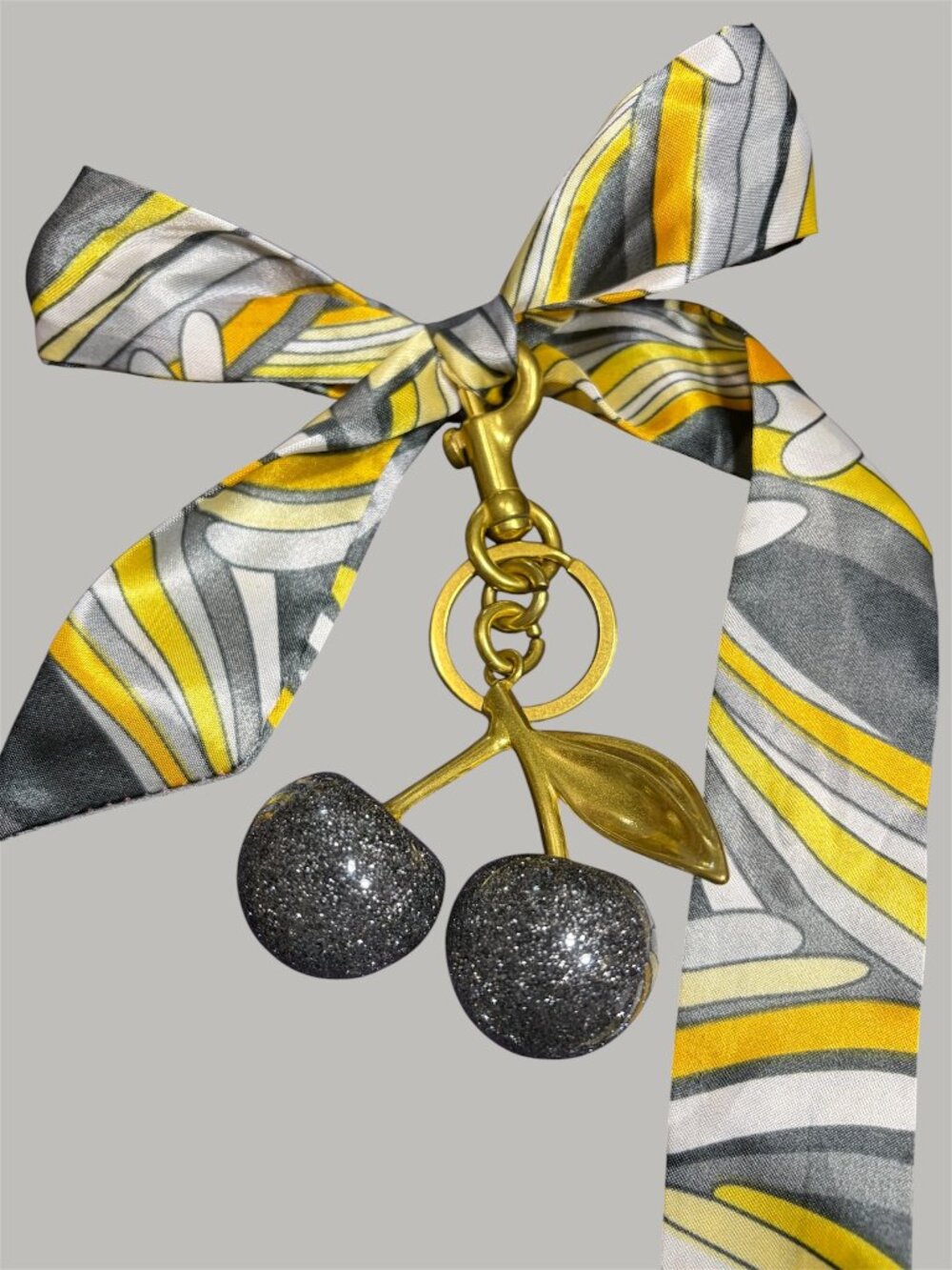 CHERRY BAG CHARM KEYCHAIN IN GREY GLITTER AND WITH A SCARF